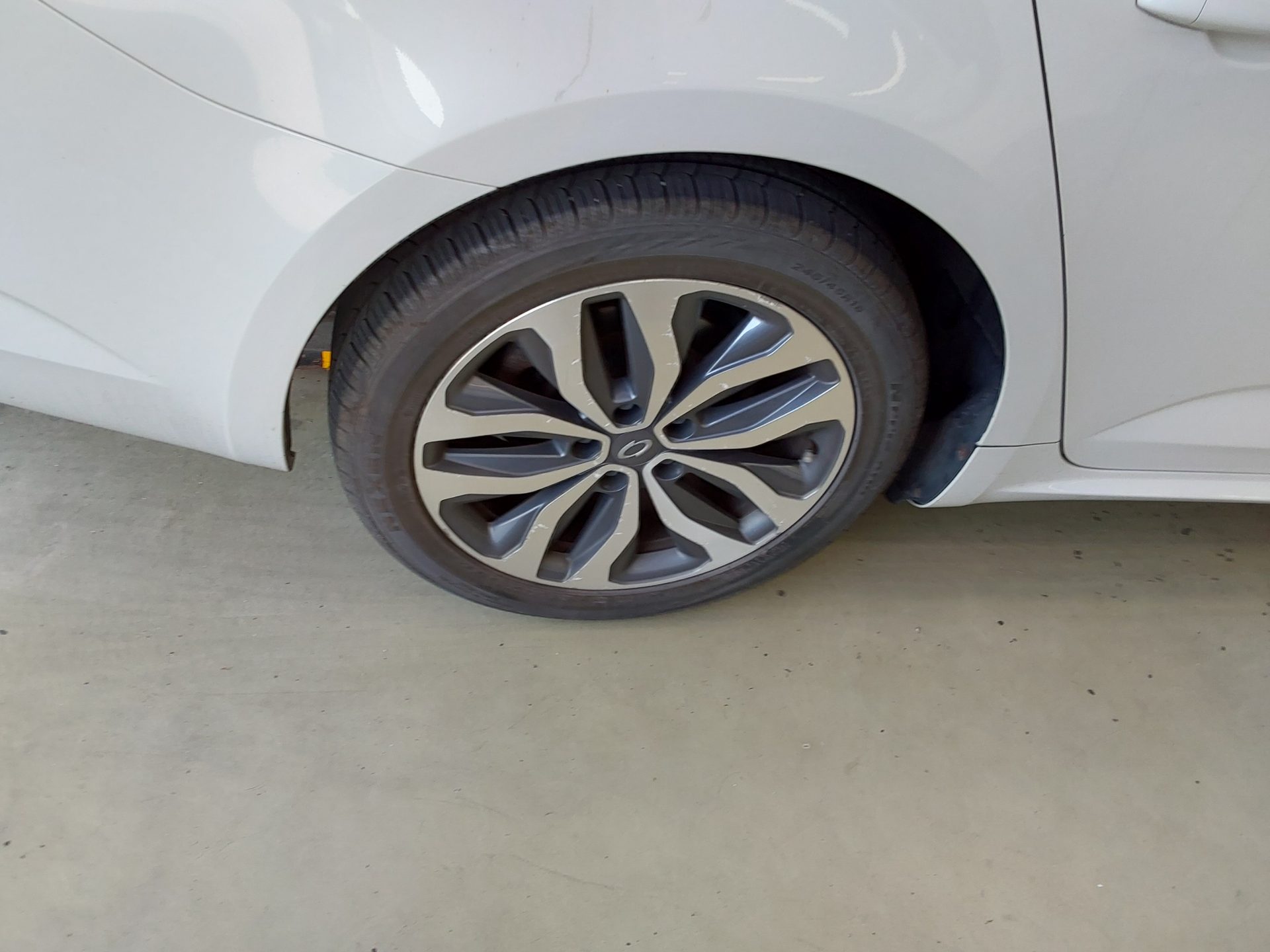 2016 - renault sm6
