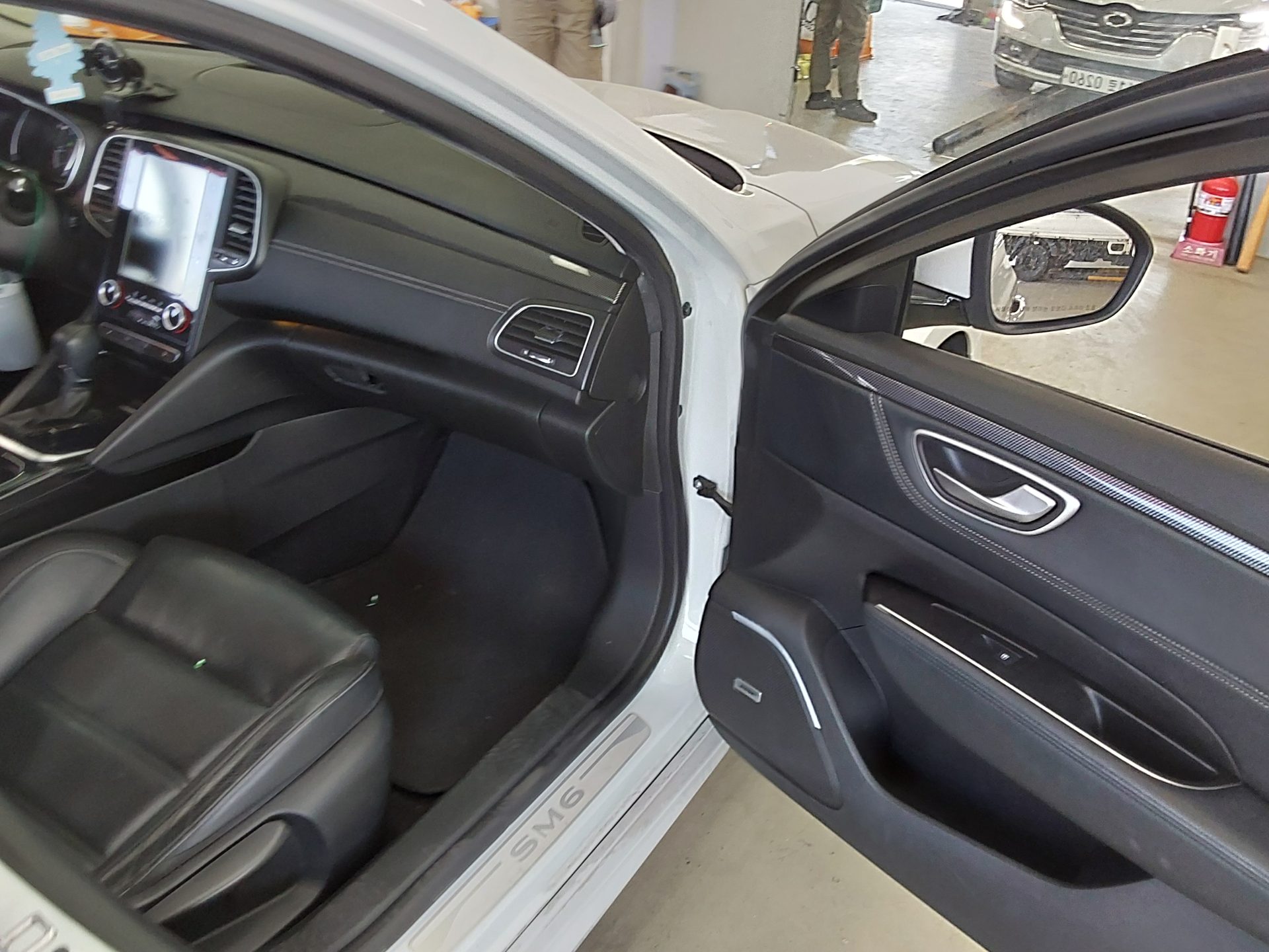 2016 - renault sm6