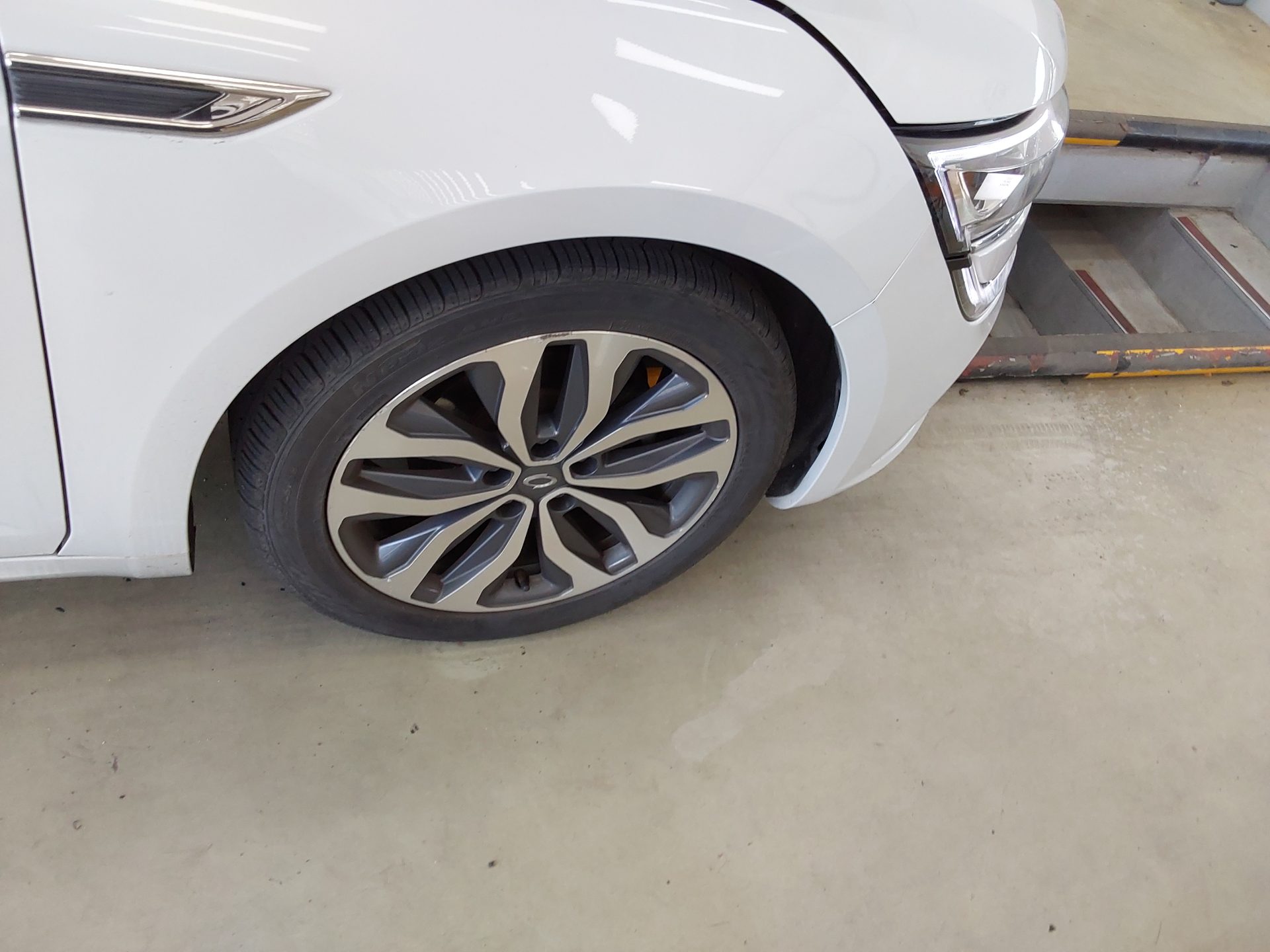 2016 - renault sm6