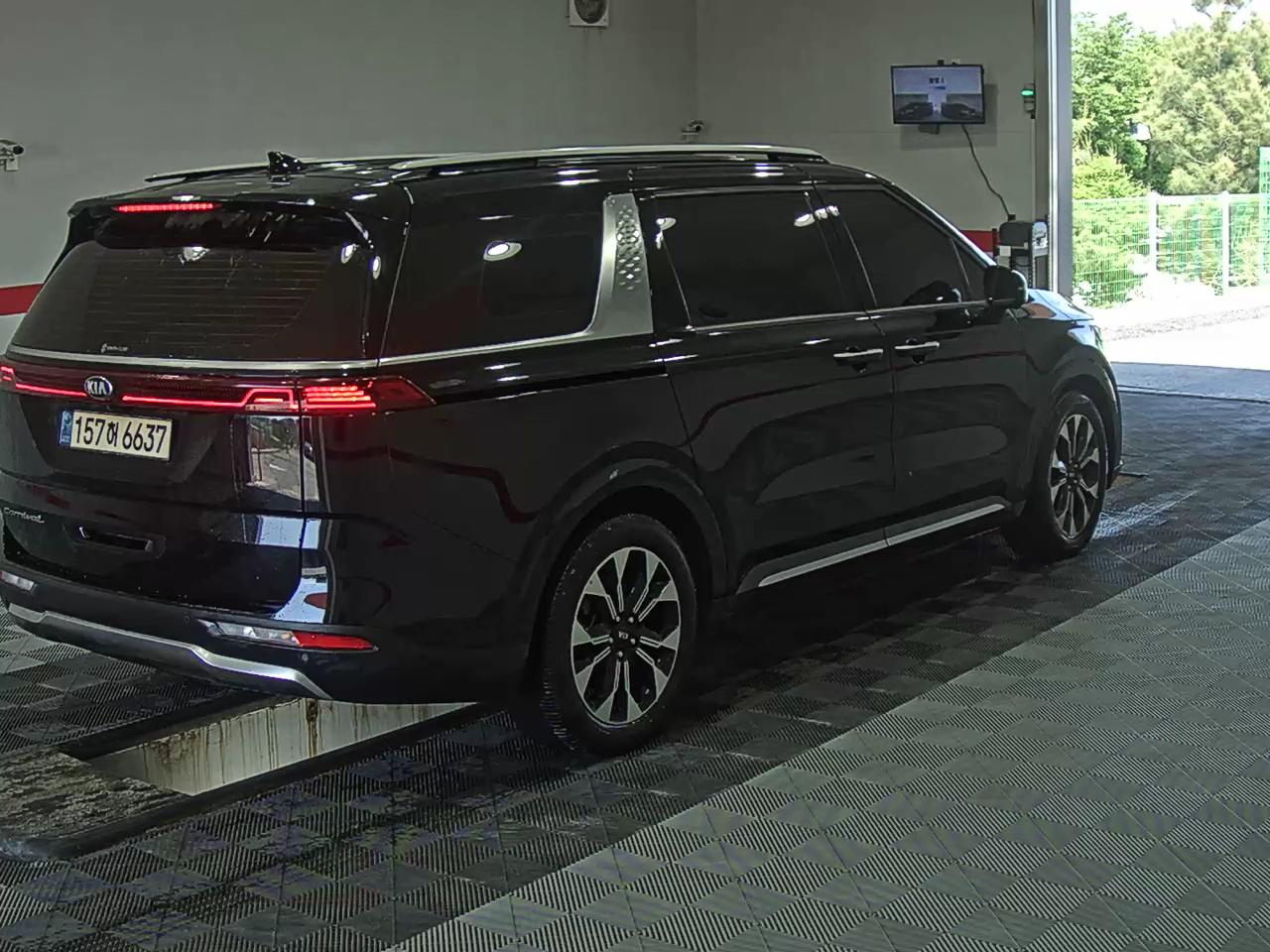 2021 - kia carnival