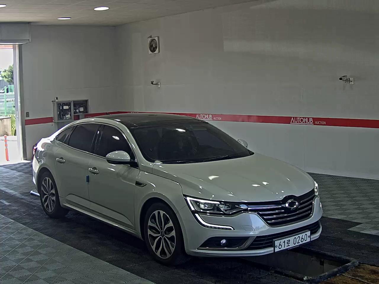 2016 - renault sm6