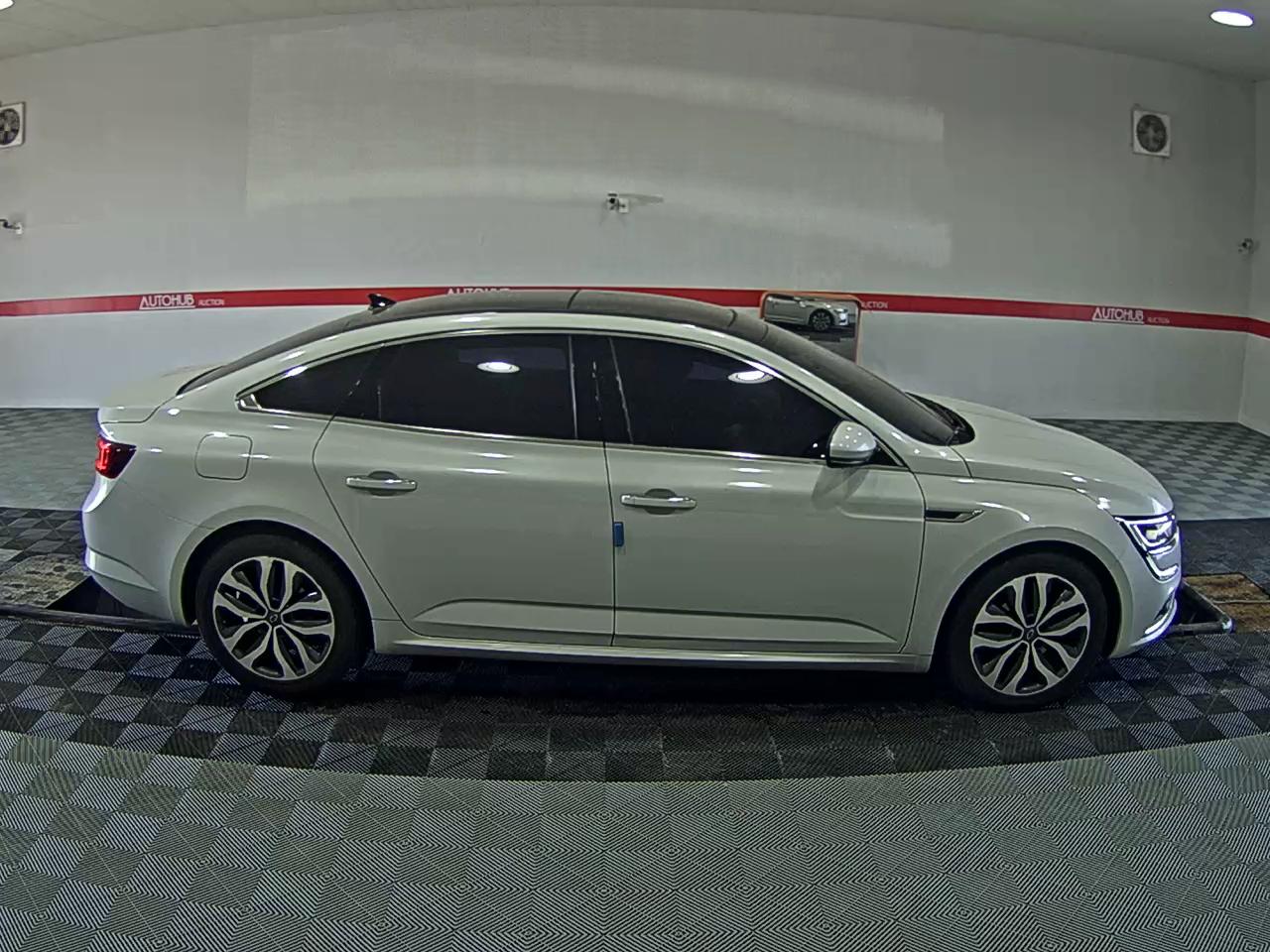 2016 - renault sm6