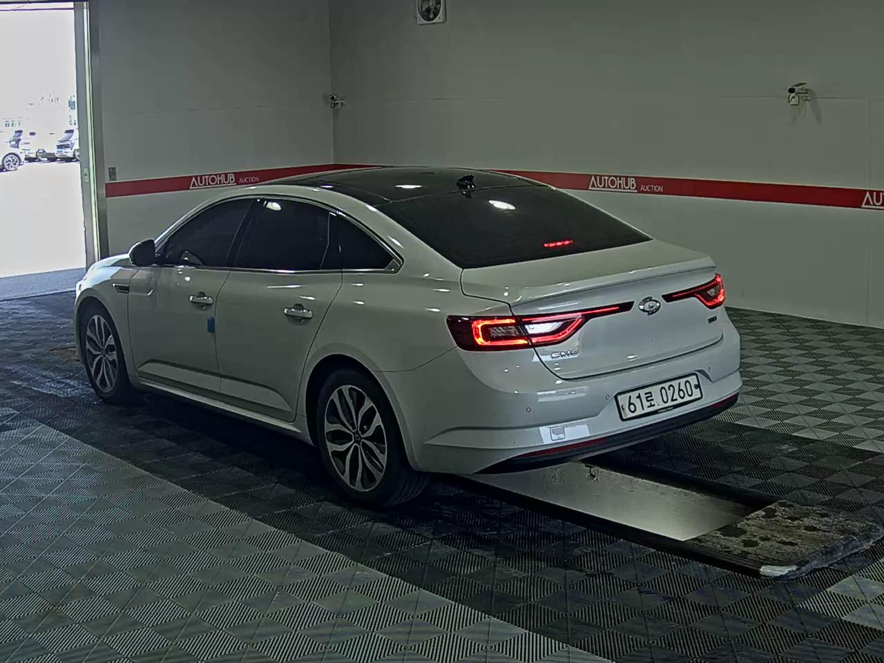2016 - renault sm6