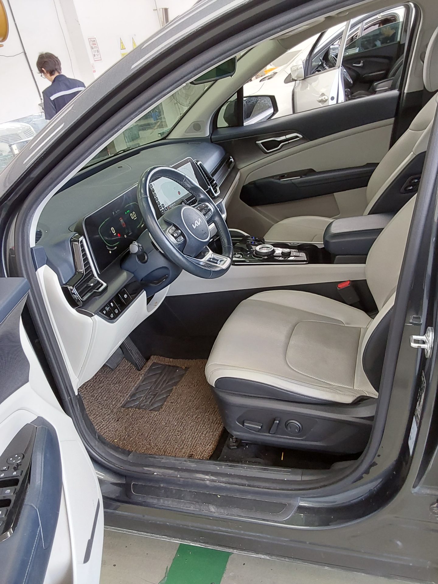 2023 - kia sportage