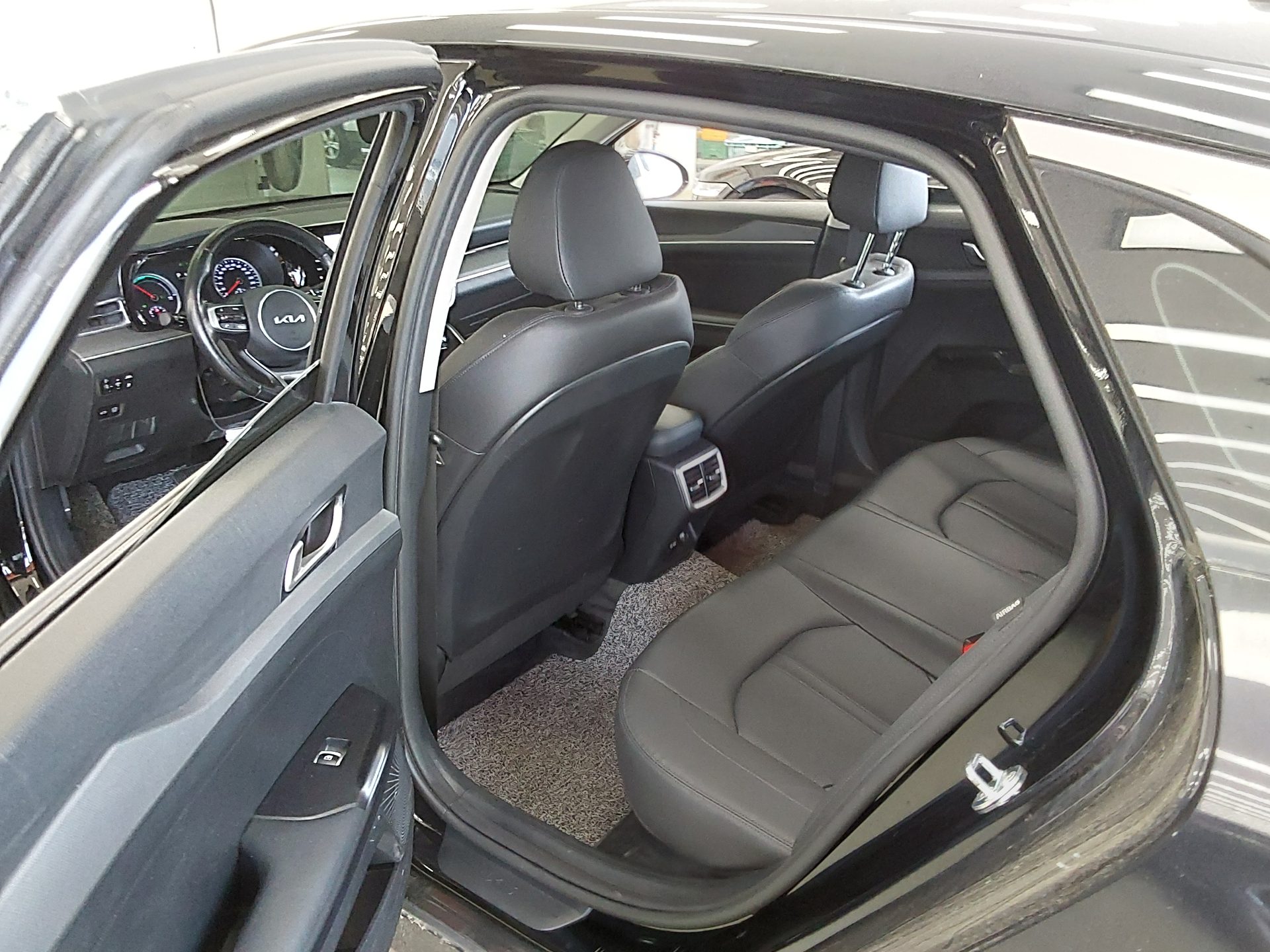 2023 - kia k5