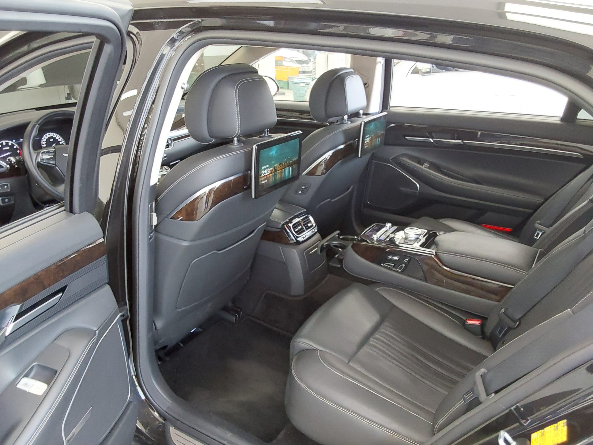 2019 - genesis g90