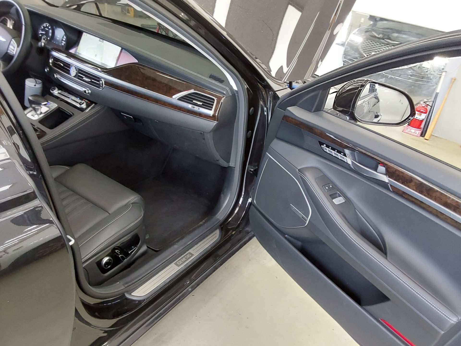 2019 - genesis g90