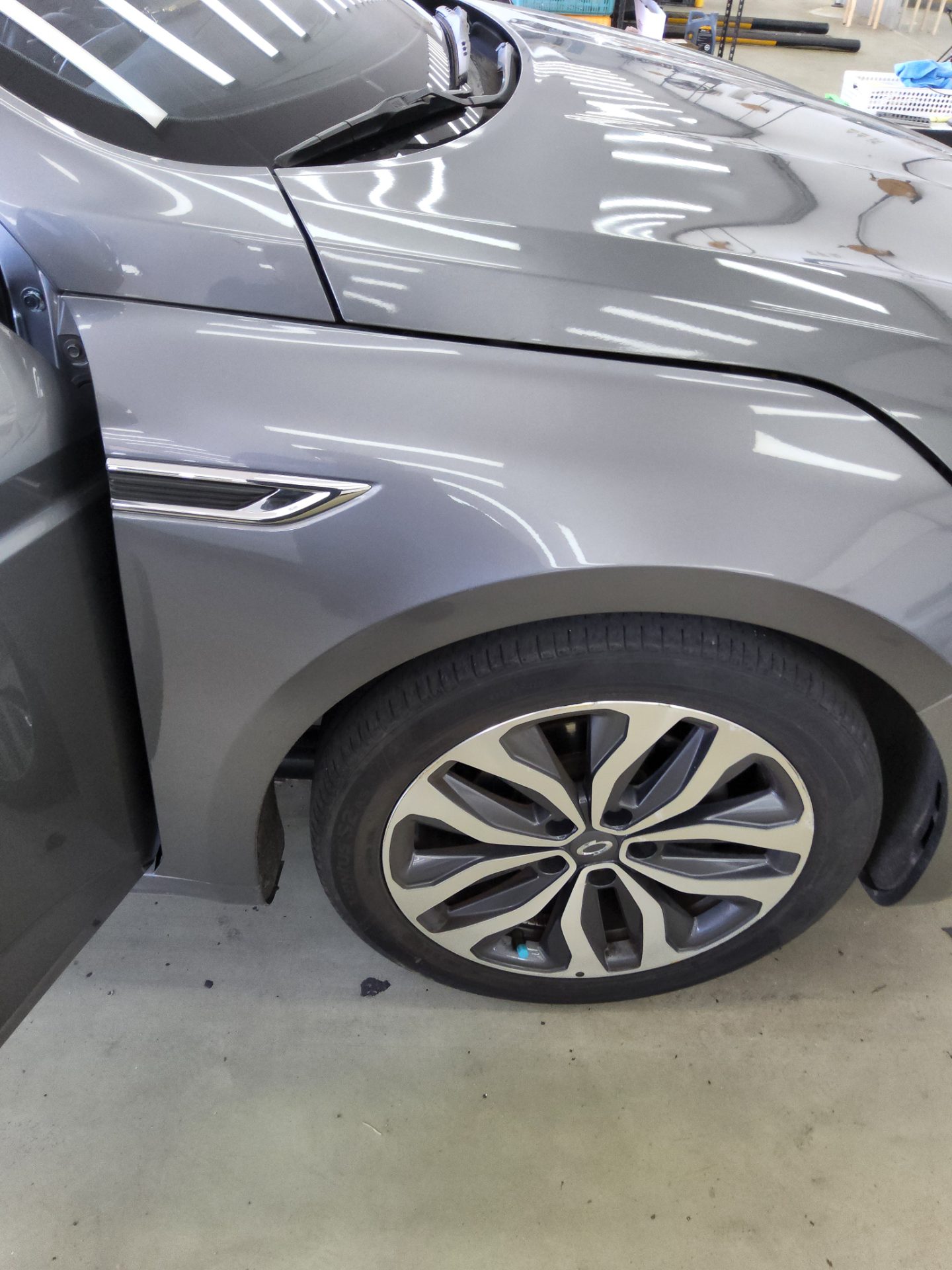 2016 - renault sm6