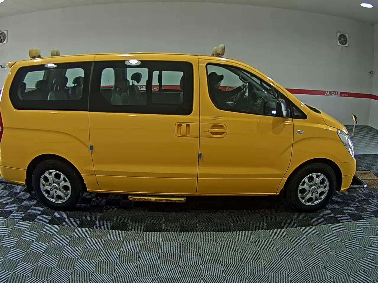 2013 - hyundai grand starex