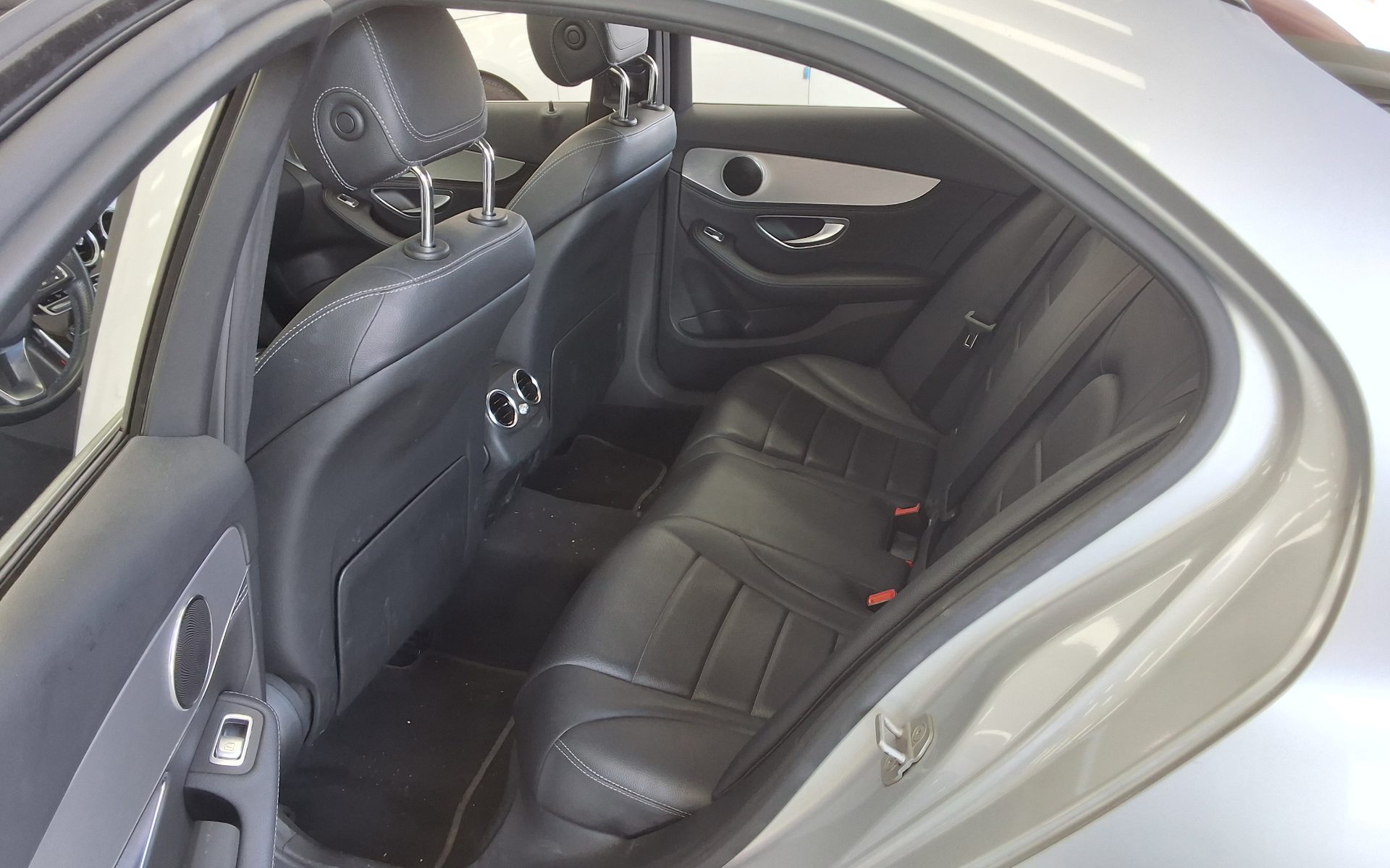 Mercedes-Benz C-Class - 11