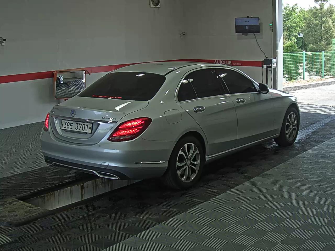 Mercedes-Benz C-Class - 4
