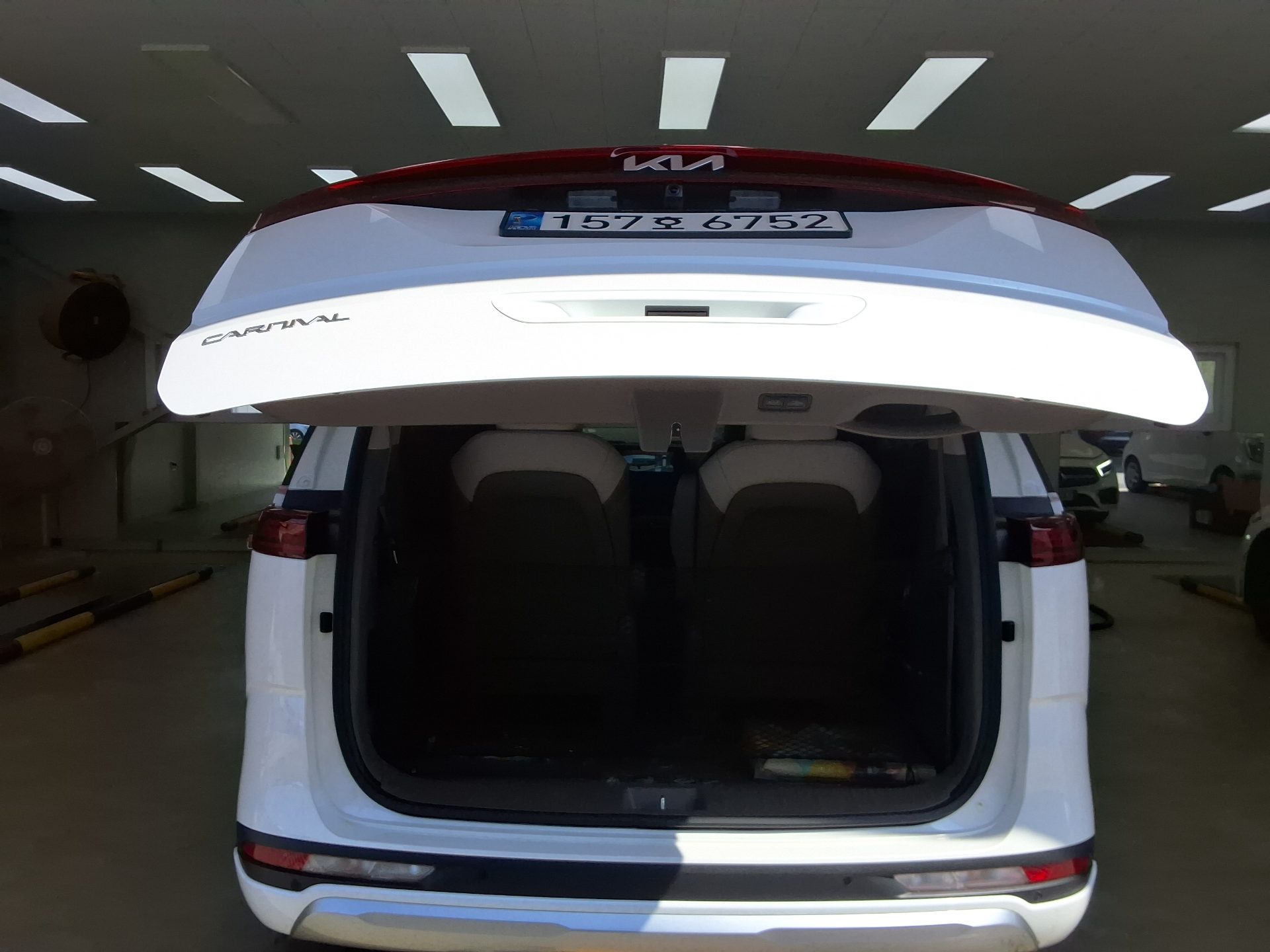 2023 - kia carnival