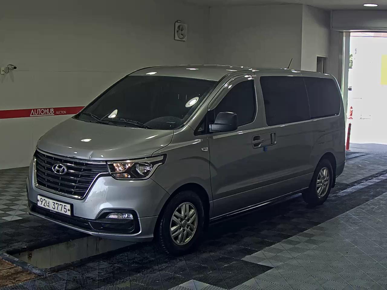 HYUNDAI GRAND STAREX