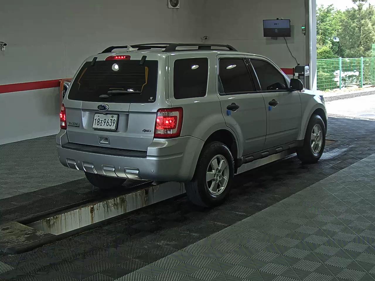 2011 - ford escape
