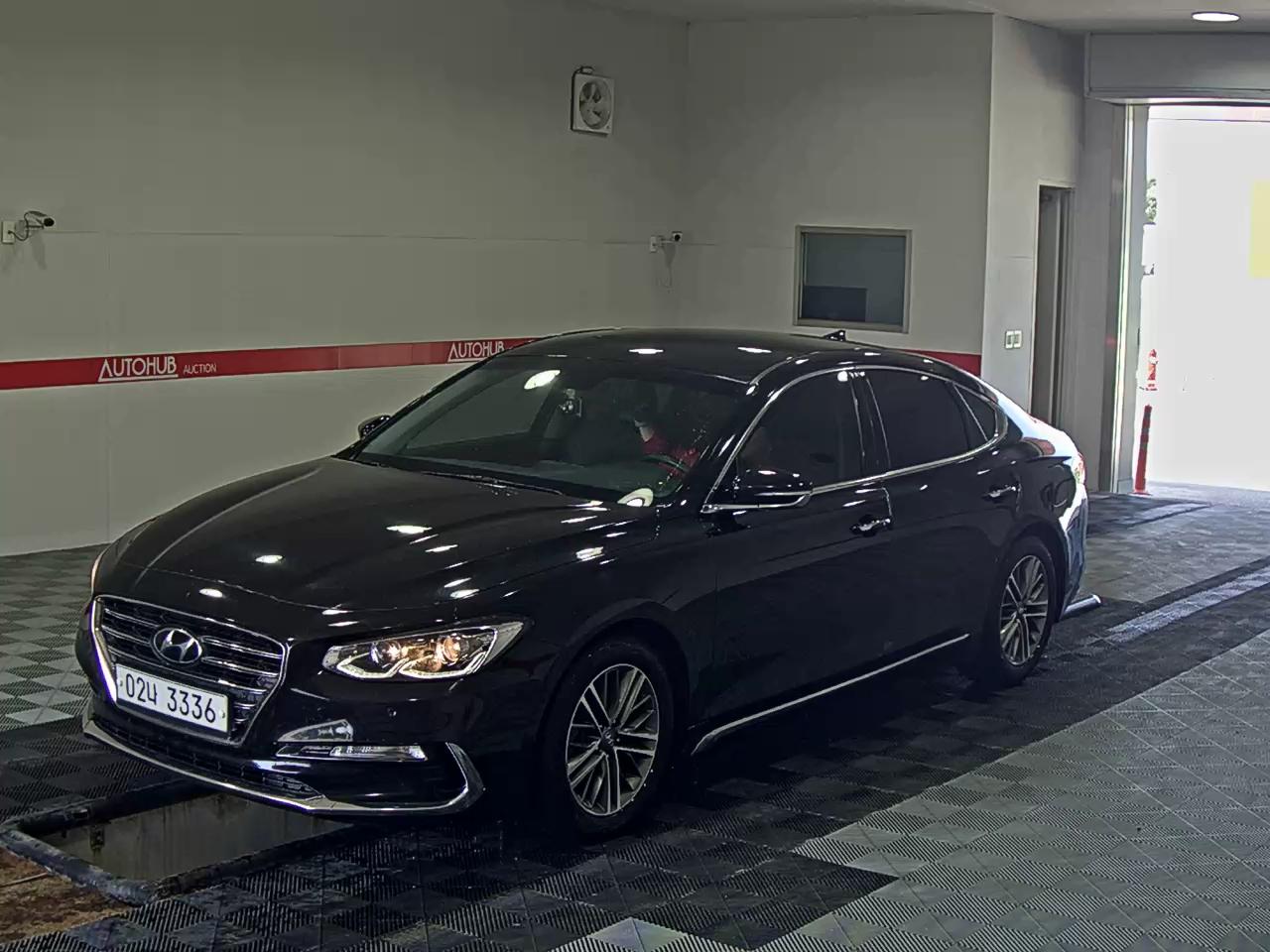 HYUNDAI GRANDEUR LPi RENTAL CAR