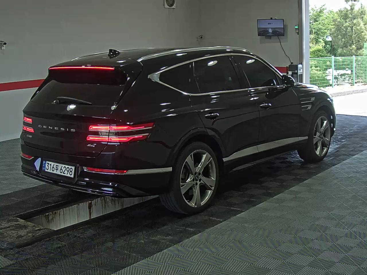 2021 - genesis gv80