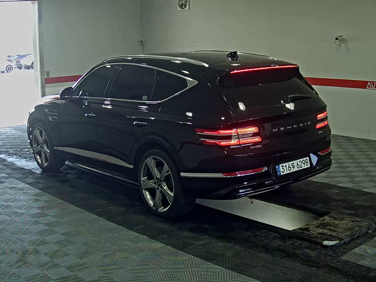 2021 - genesis gv80