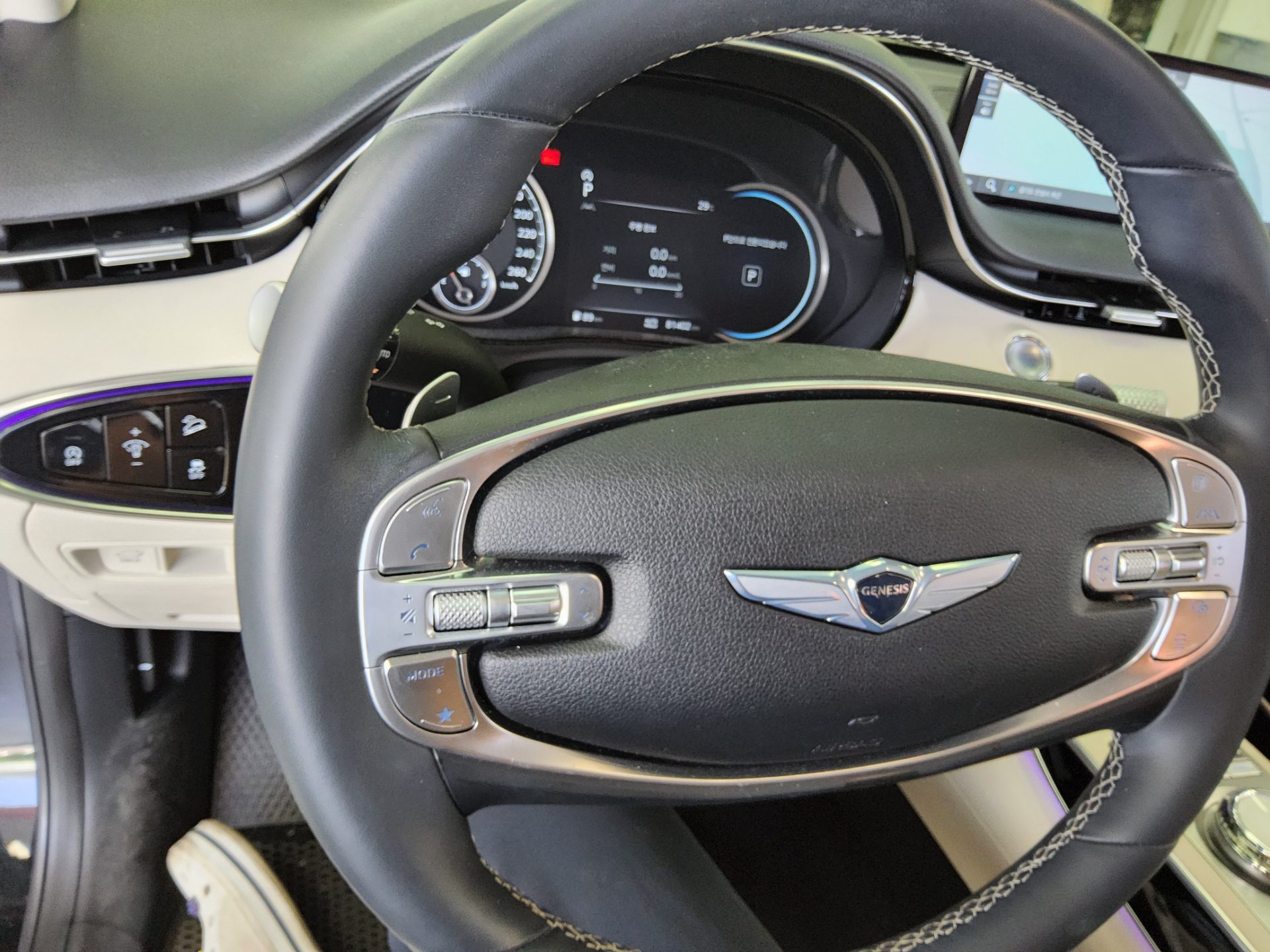 2021 - genesis gv70