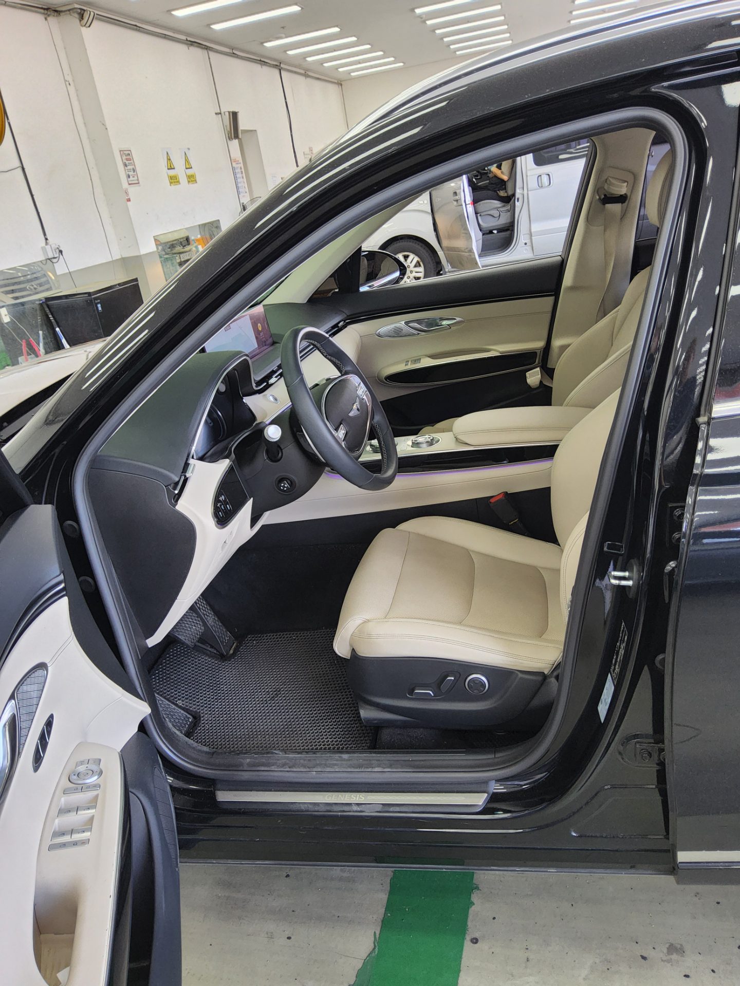 2021 - genesis gv70