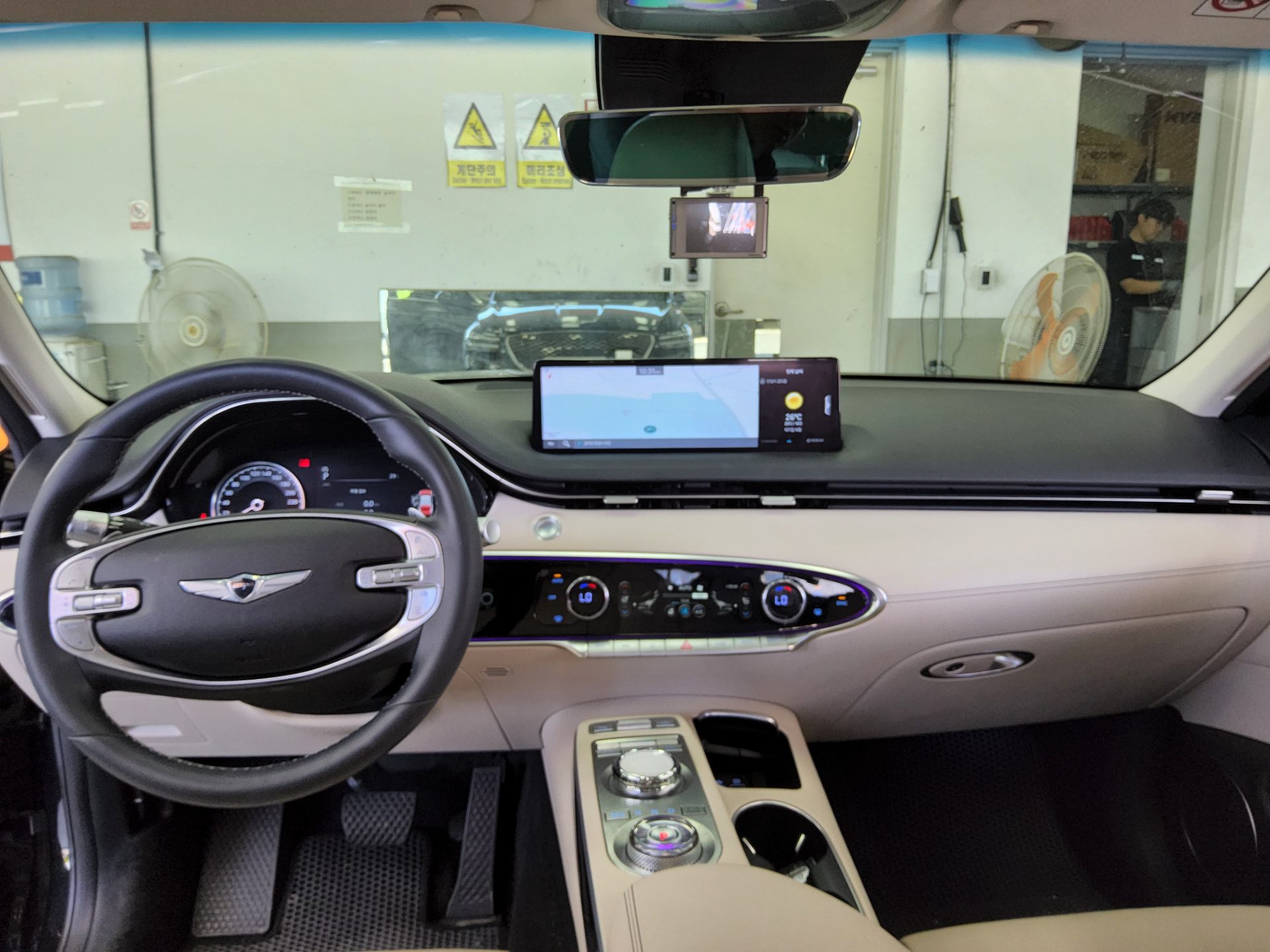 2021 - genesis gv70