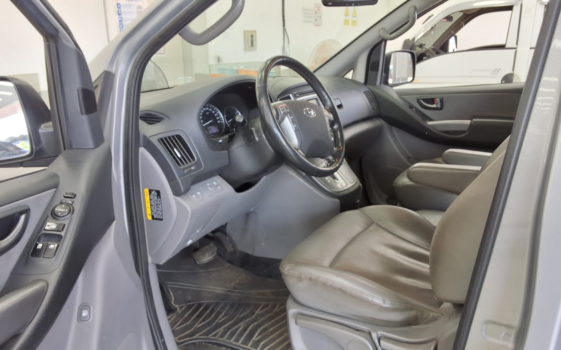2018 - hyundai grand starex