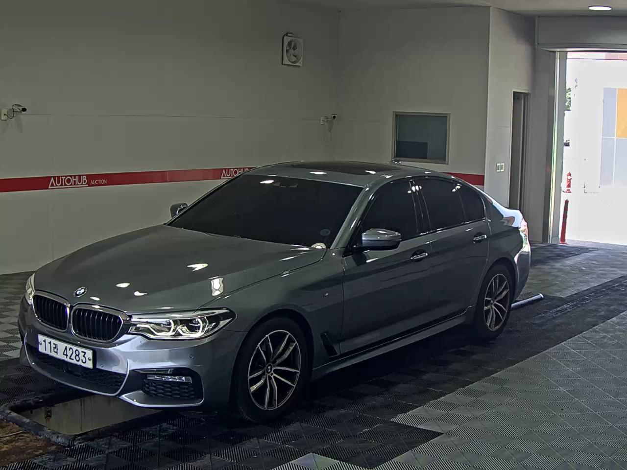 BMW 5 SERIES (7TH GEN) 520d M PACK