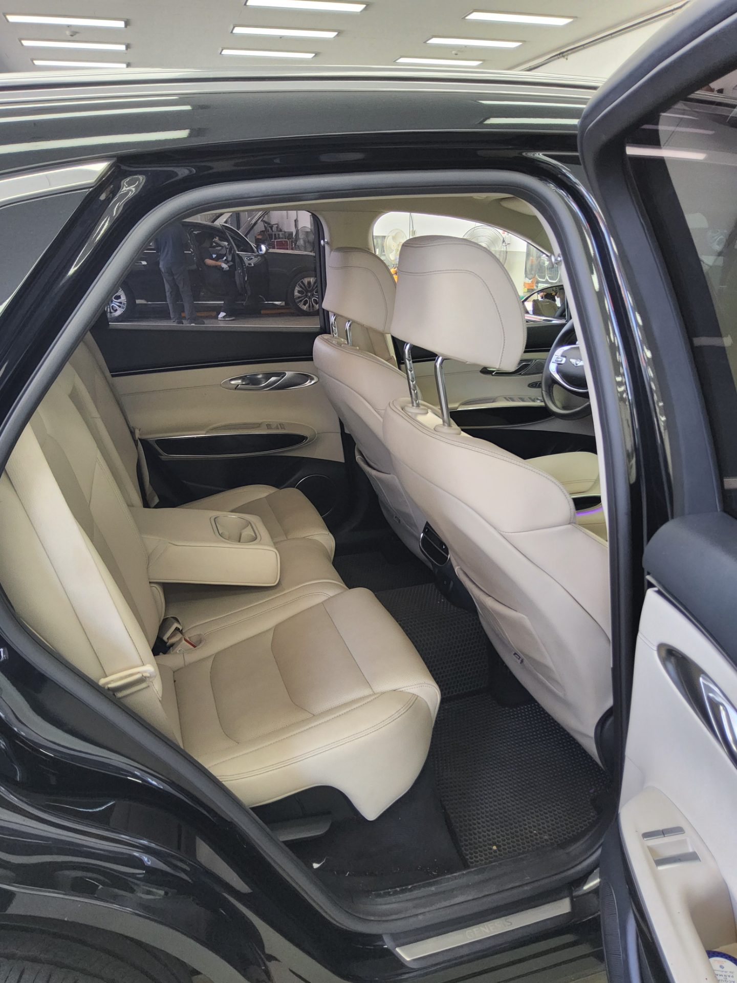 2021 - genesis gv70