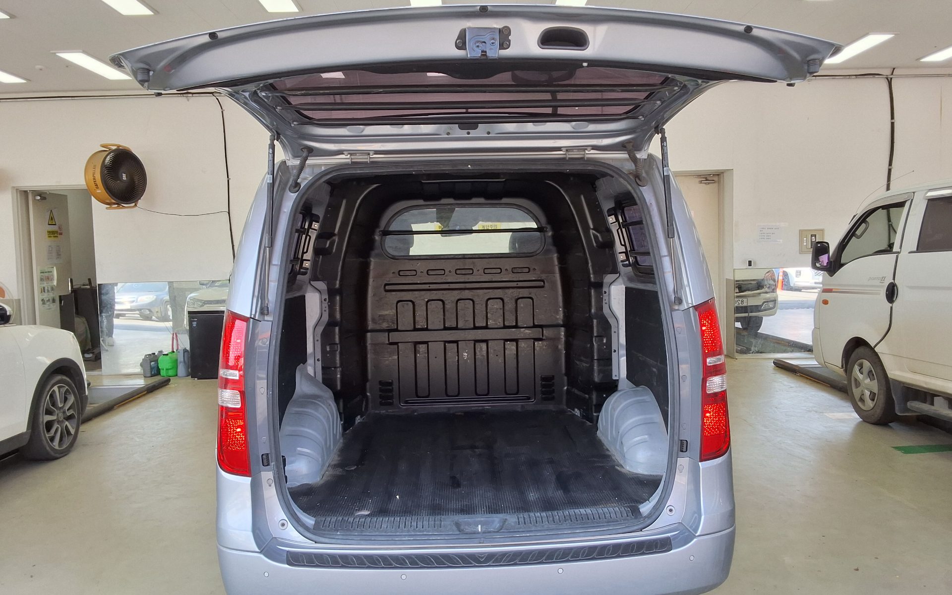 2018 - hyundai grand starex