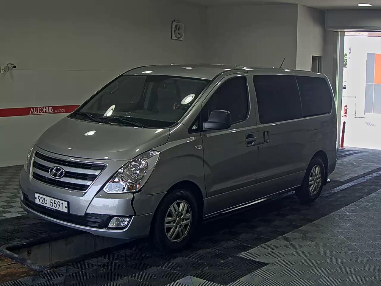 HYUNDAI GRAND STAREX