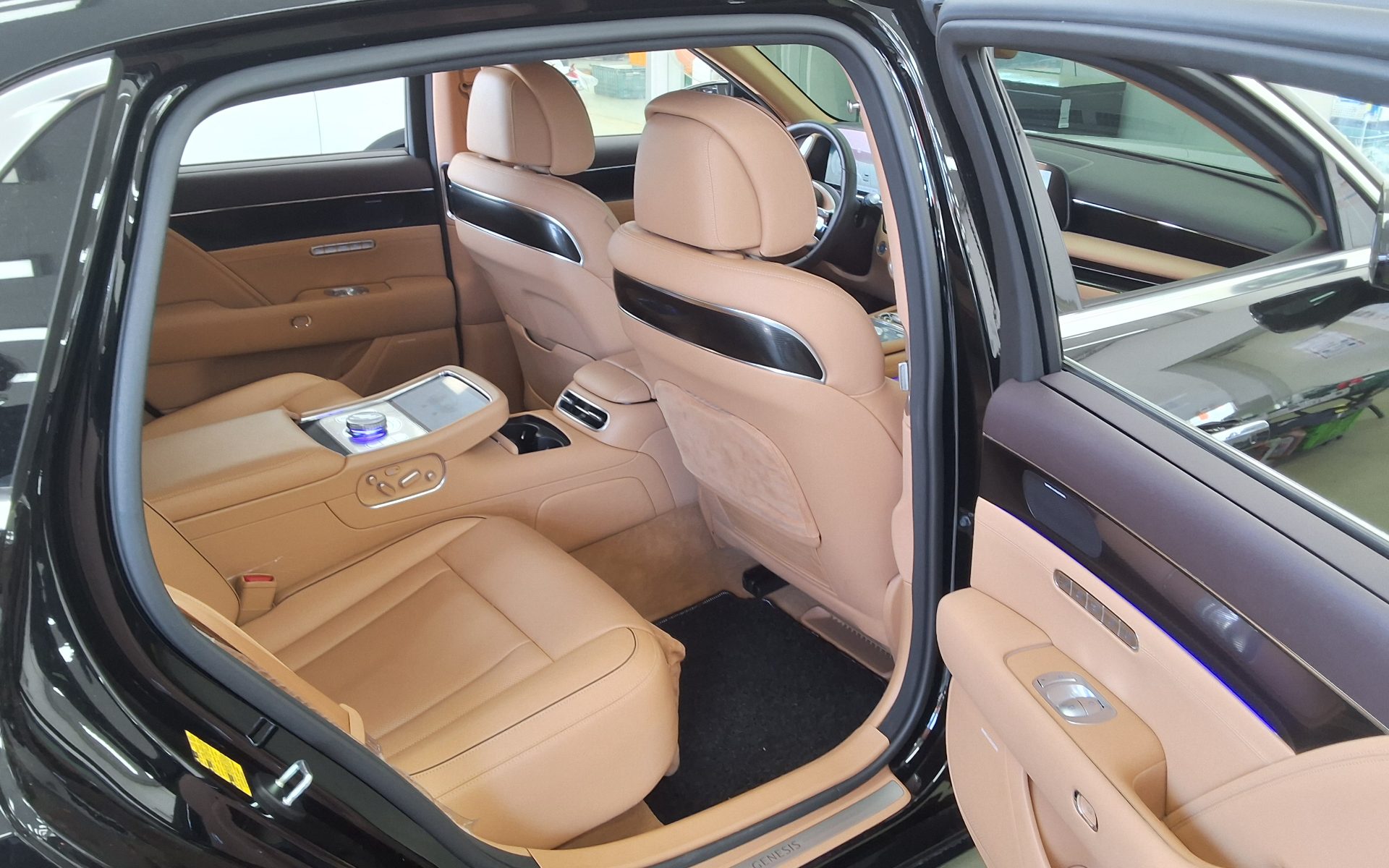 2022 - genesis g90