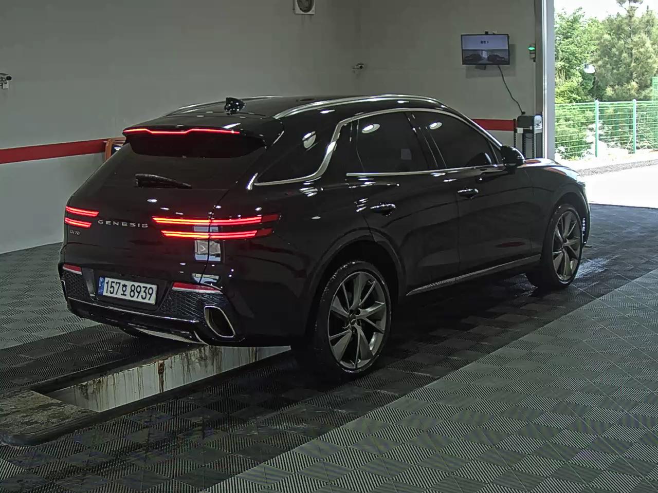2021 - genesis gv70