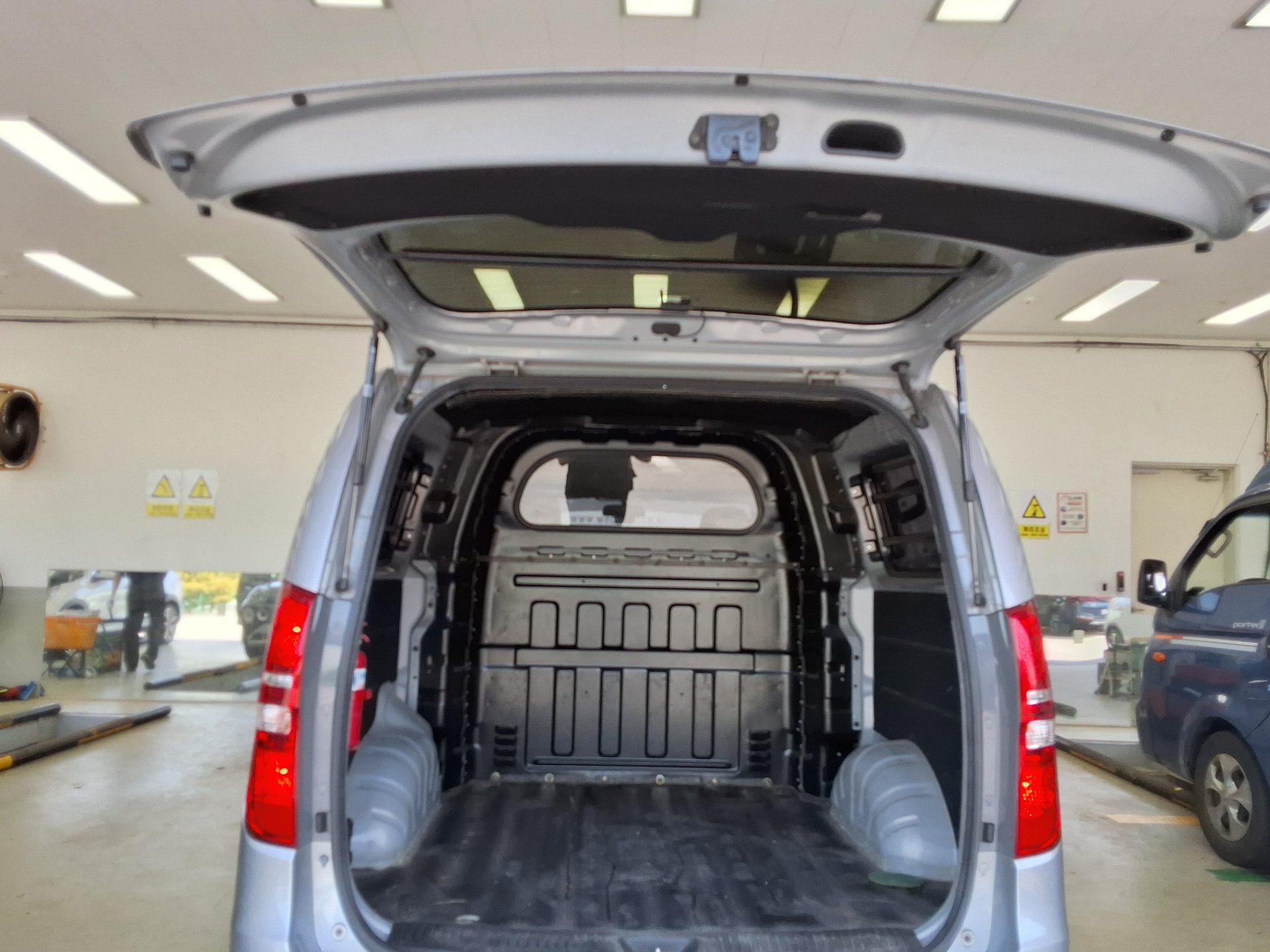 2017 - hyundai grand starex