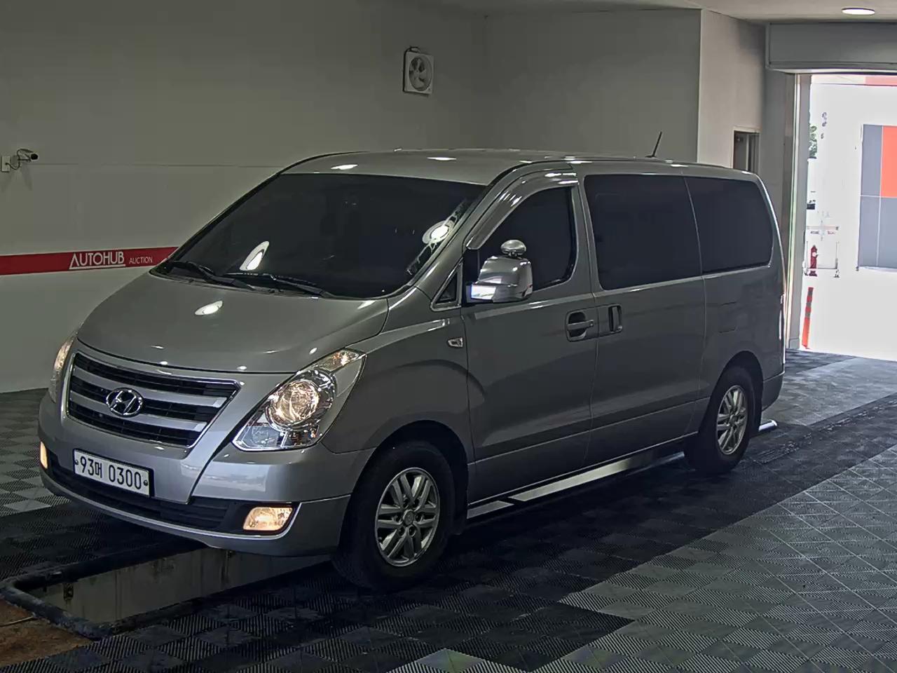 HYUNDAI GRAND STAREX