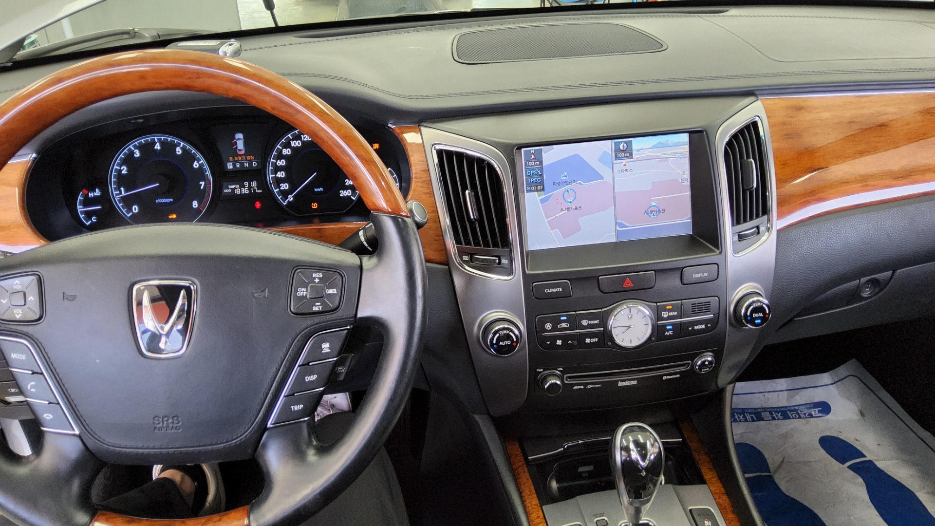 2010 - hyundai equus