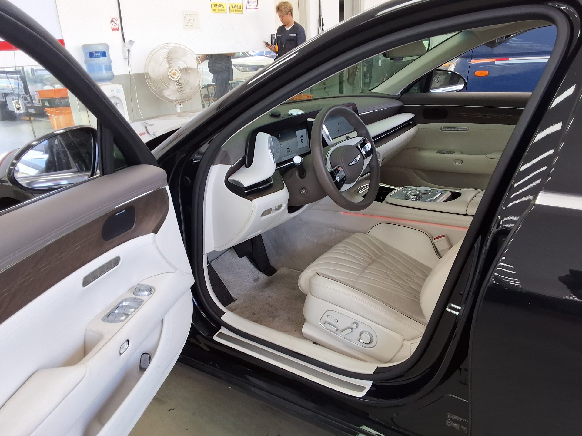 2023 - genesis g90