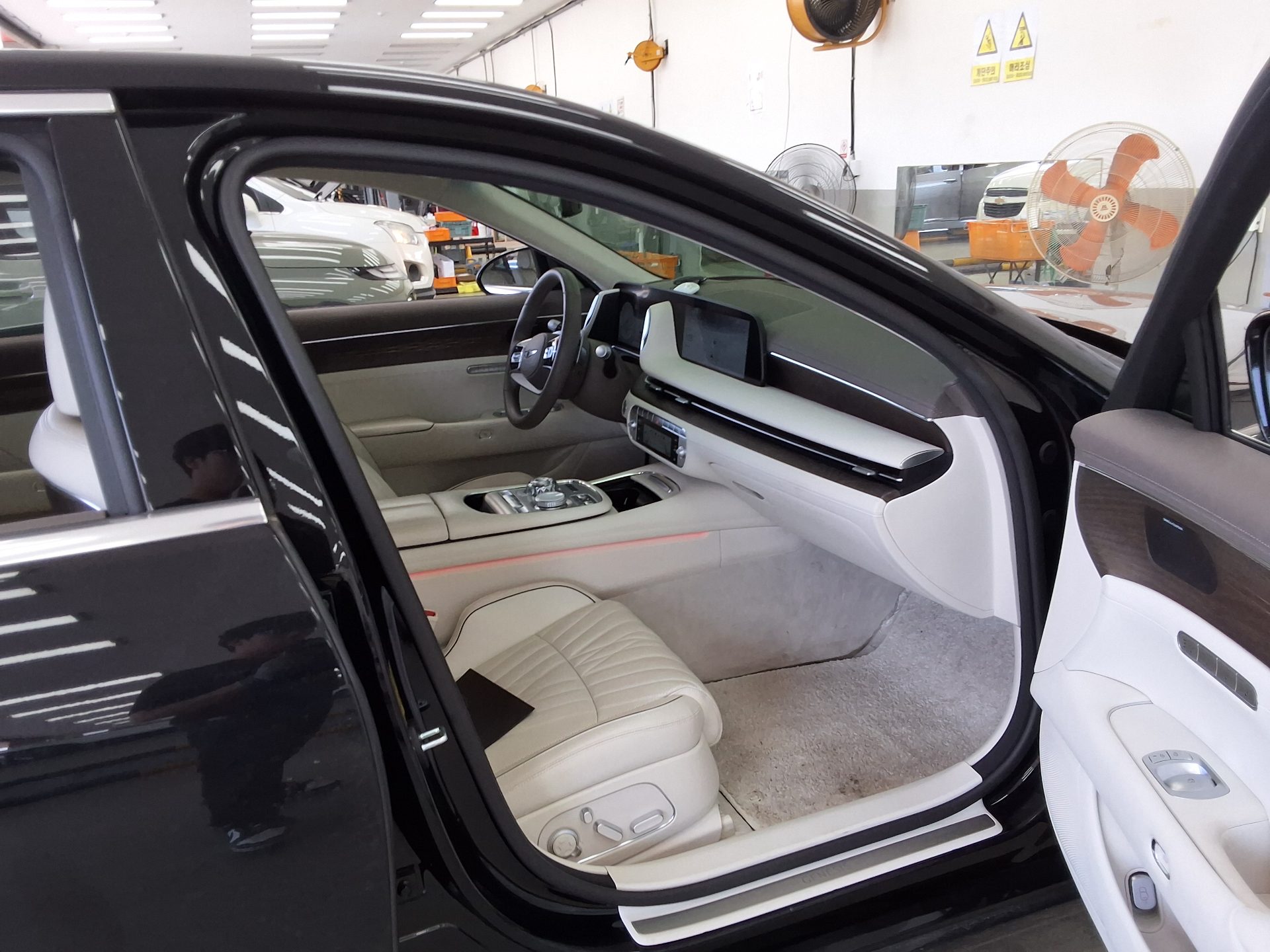 2023 - genesis g90