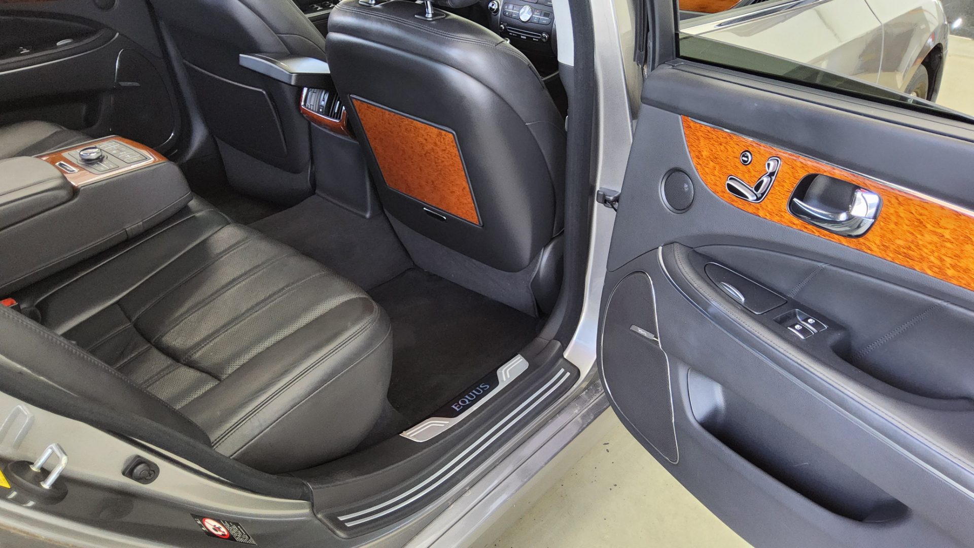 2010 - hyundai equus