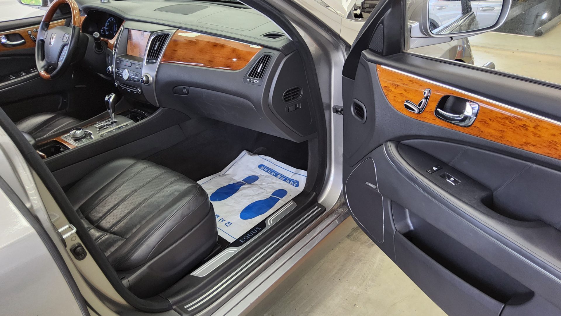 2010 - hyundai equus