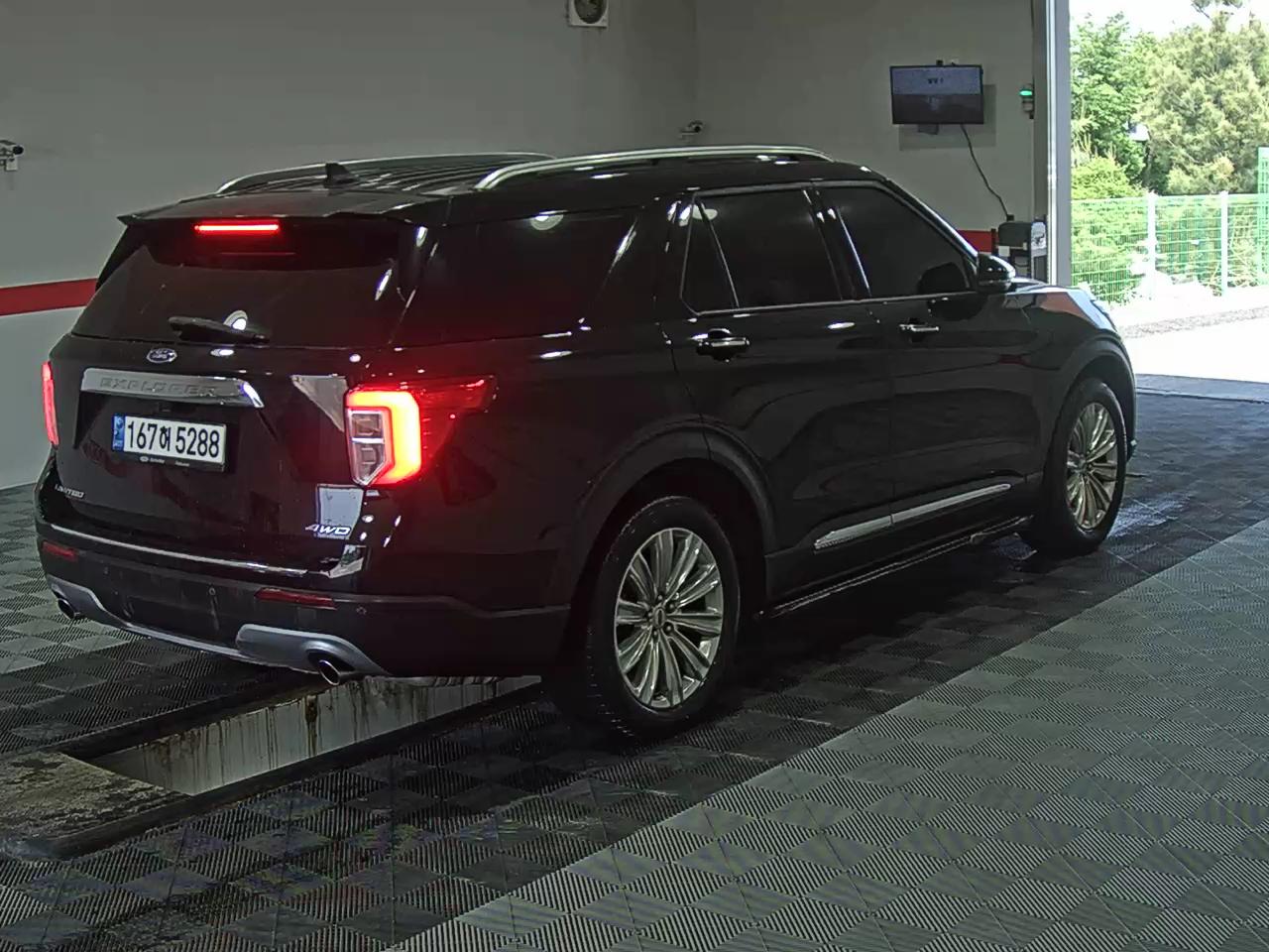 2021 - ford explorer