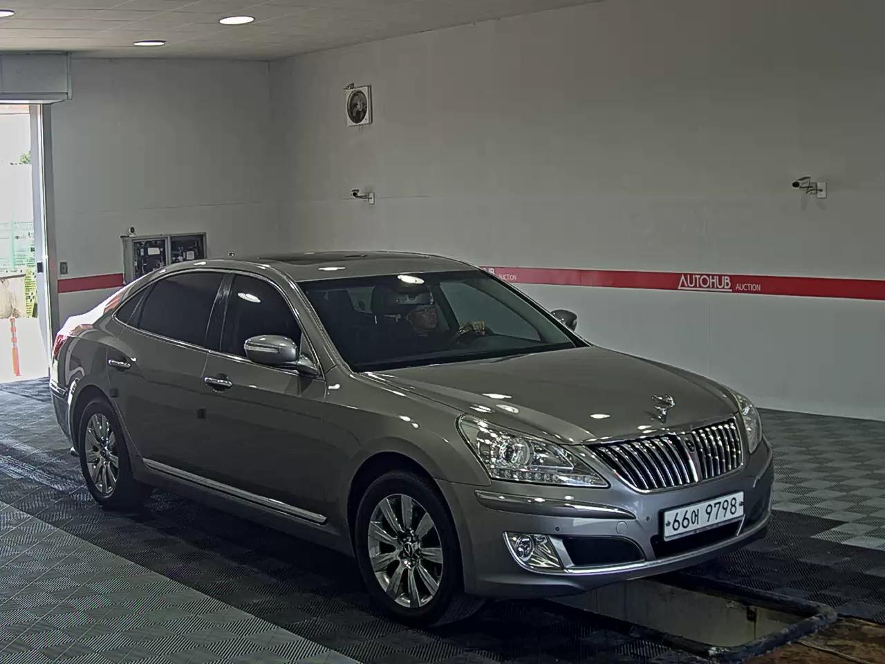 2010 - hyundai equus