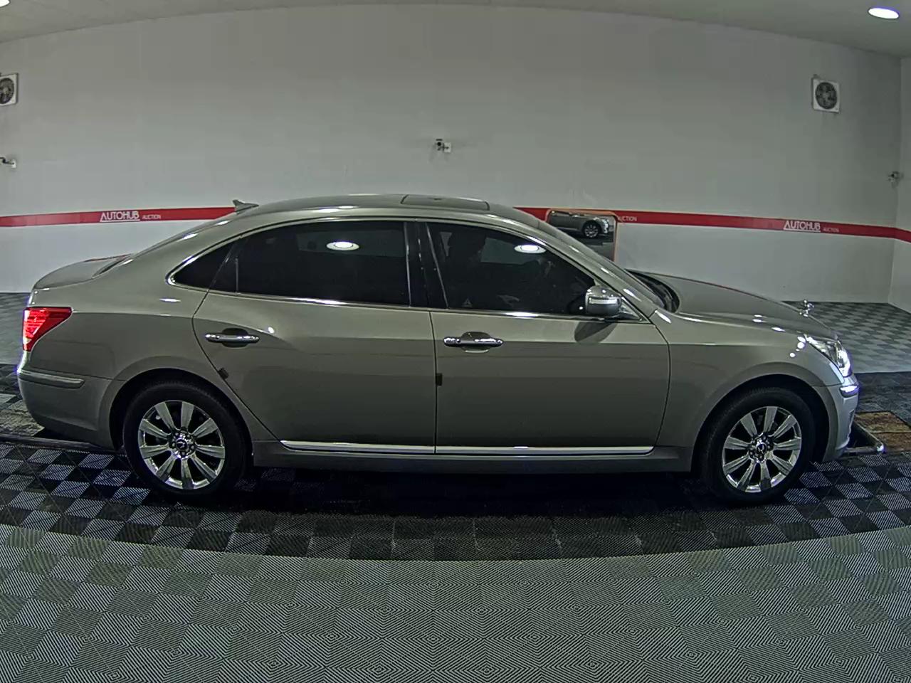 2010 - hyundai equus