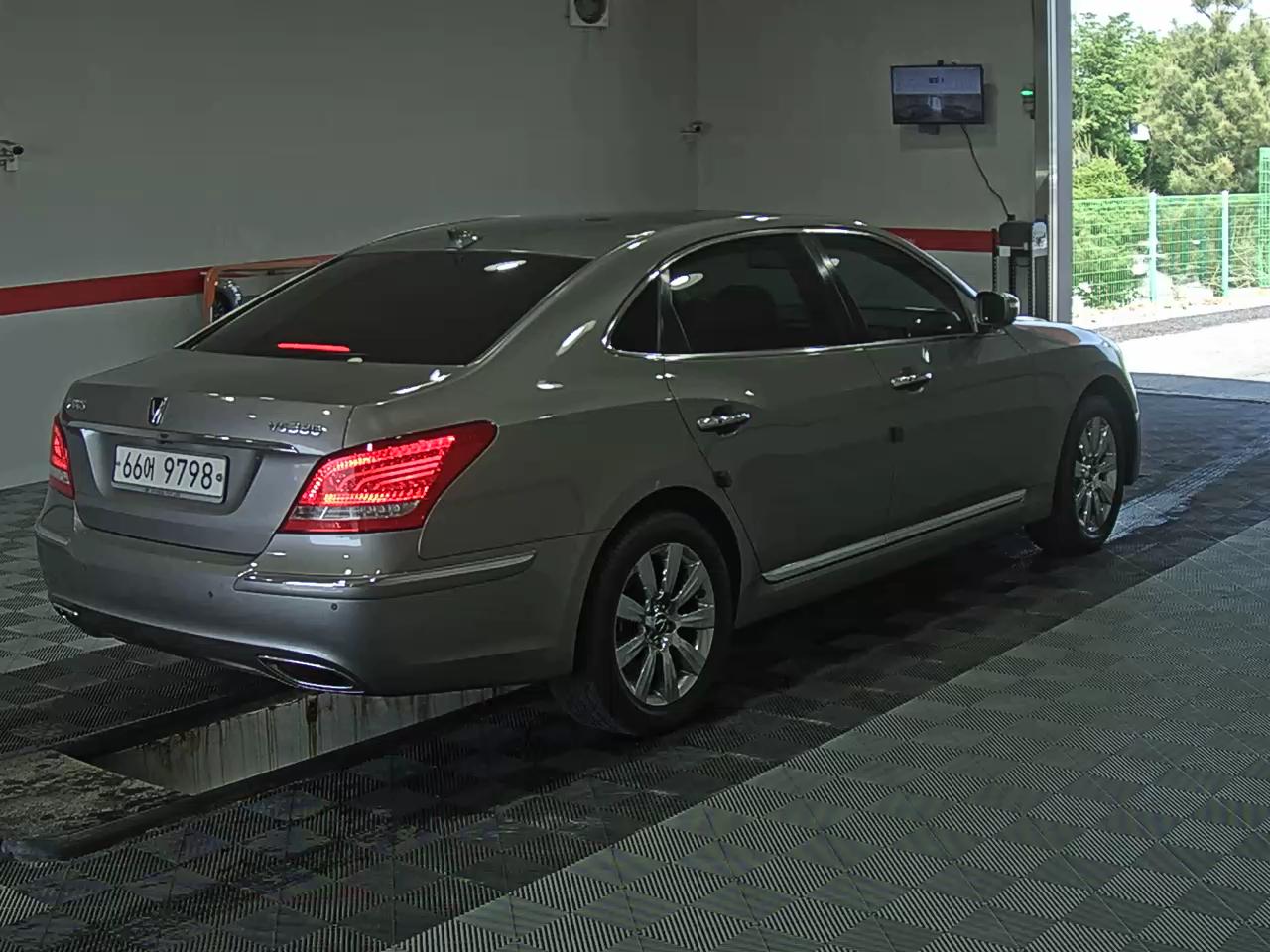 2010 - hyundai equus