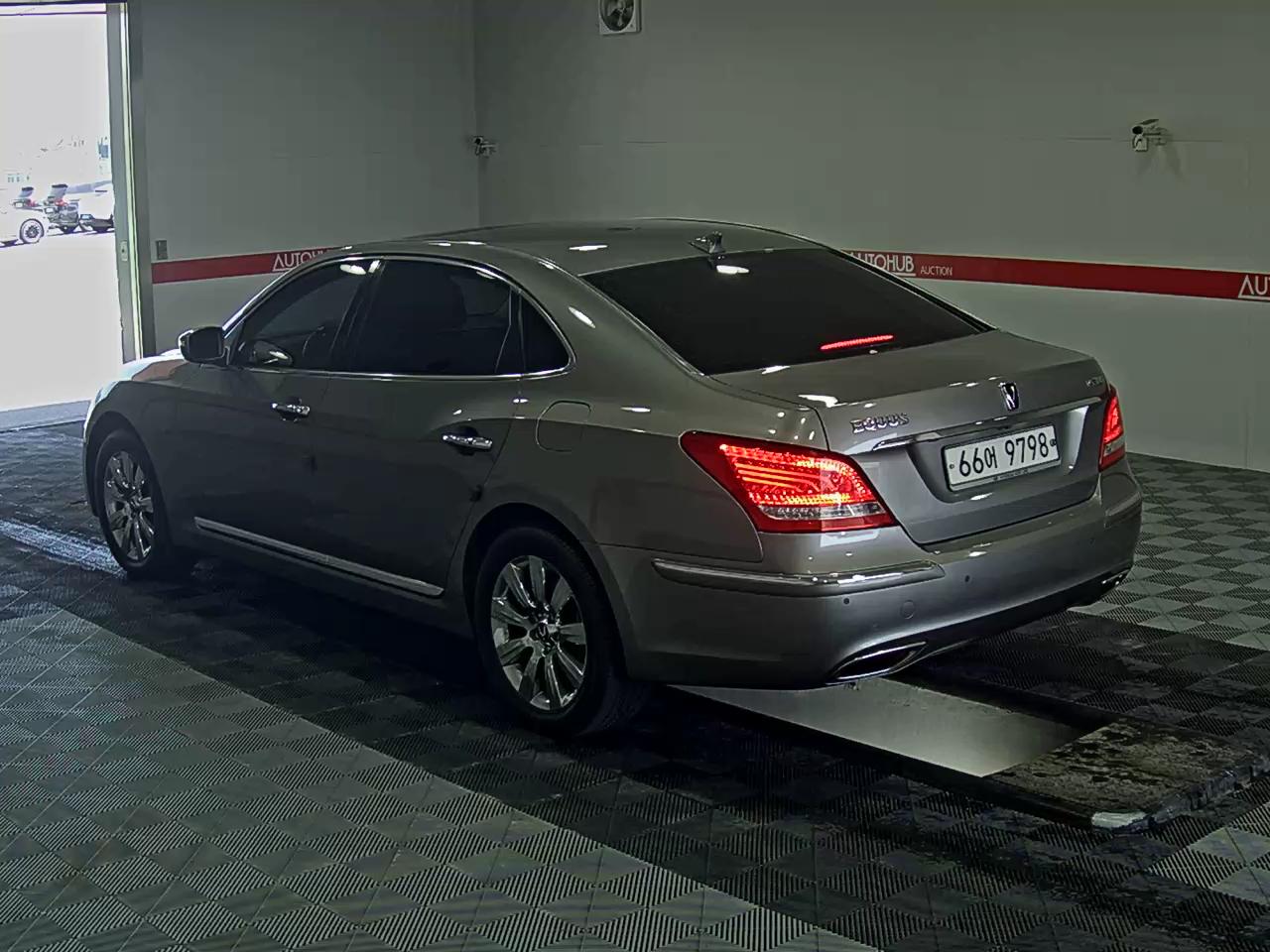 2010 - hyundai equus