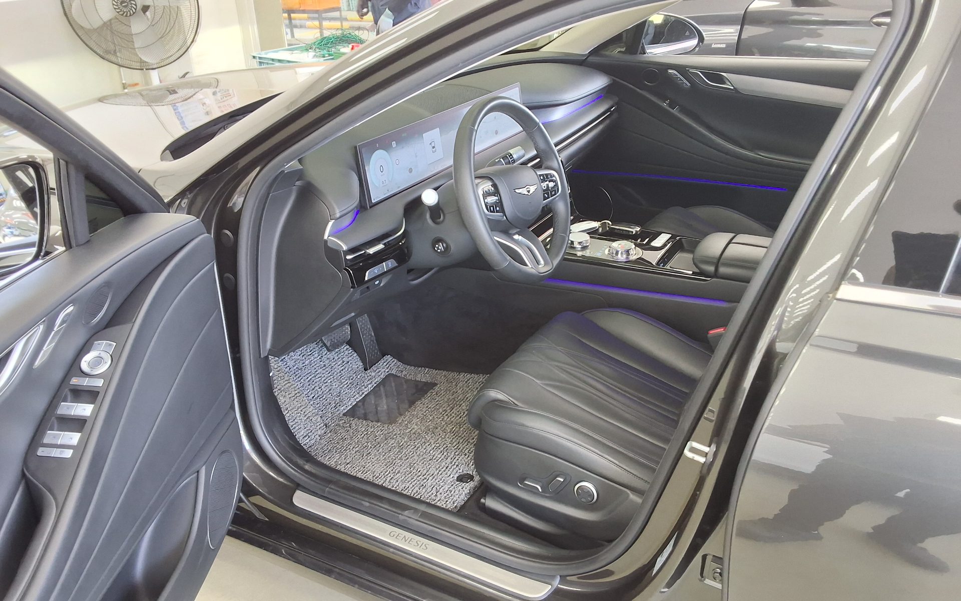 2025 - genesis g80