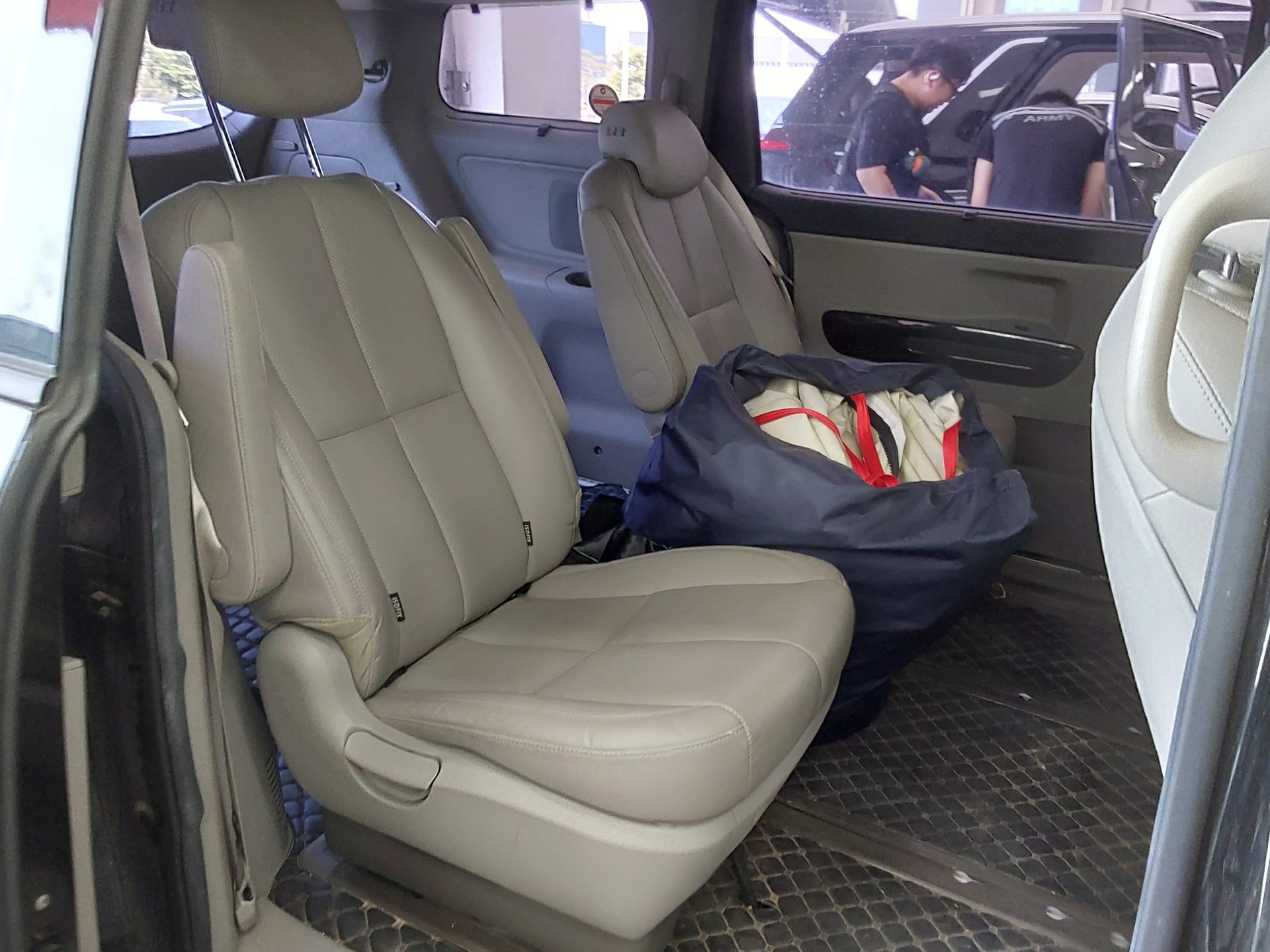 2017 - kia carnival