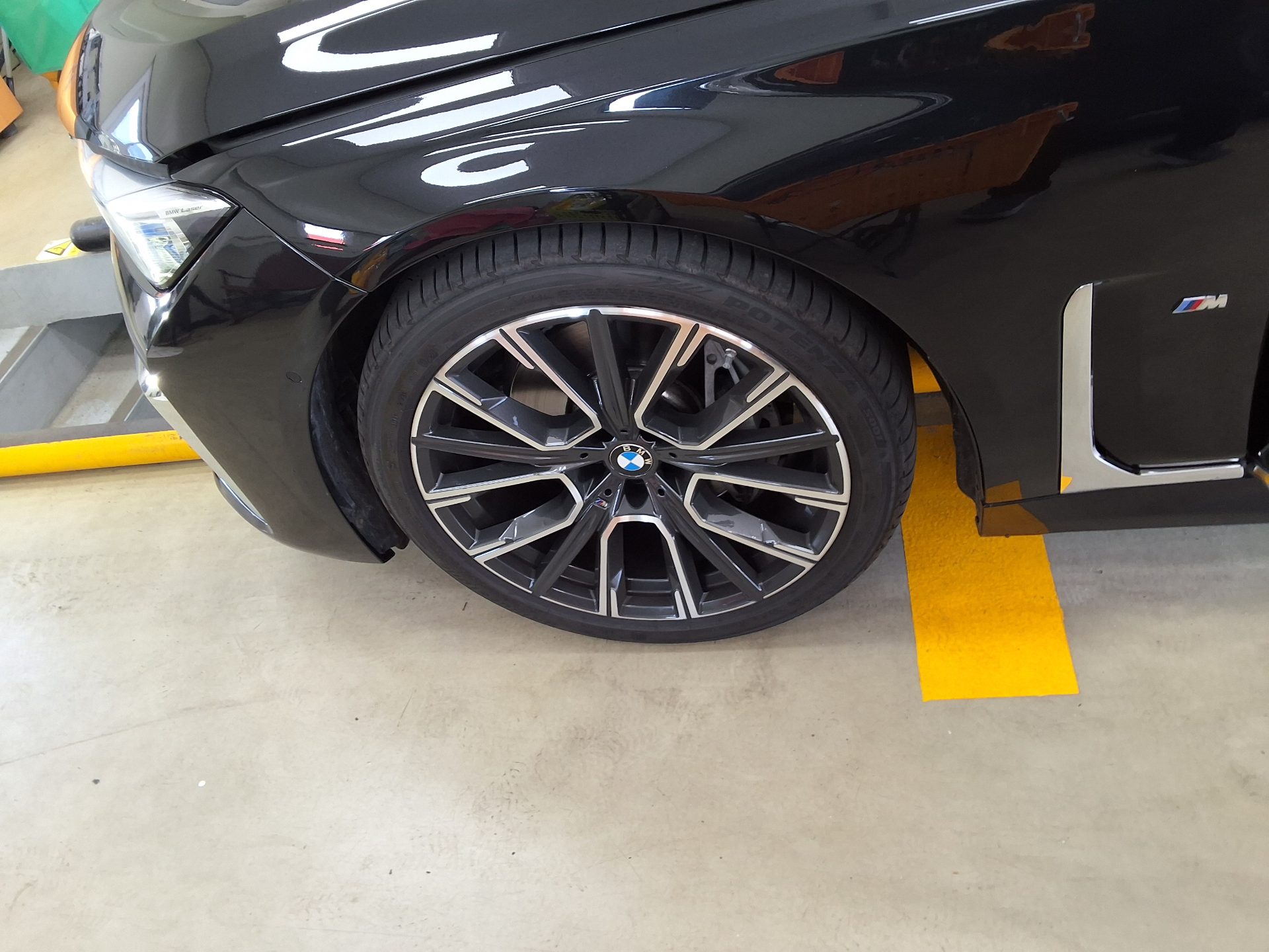 2021 - bmw m7