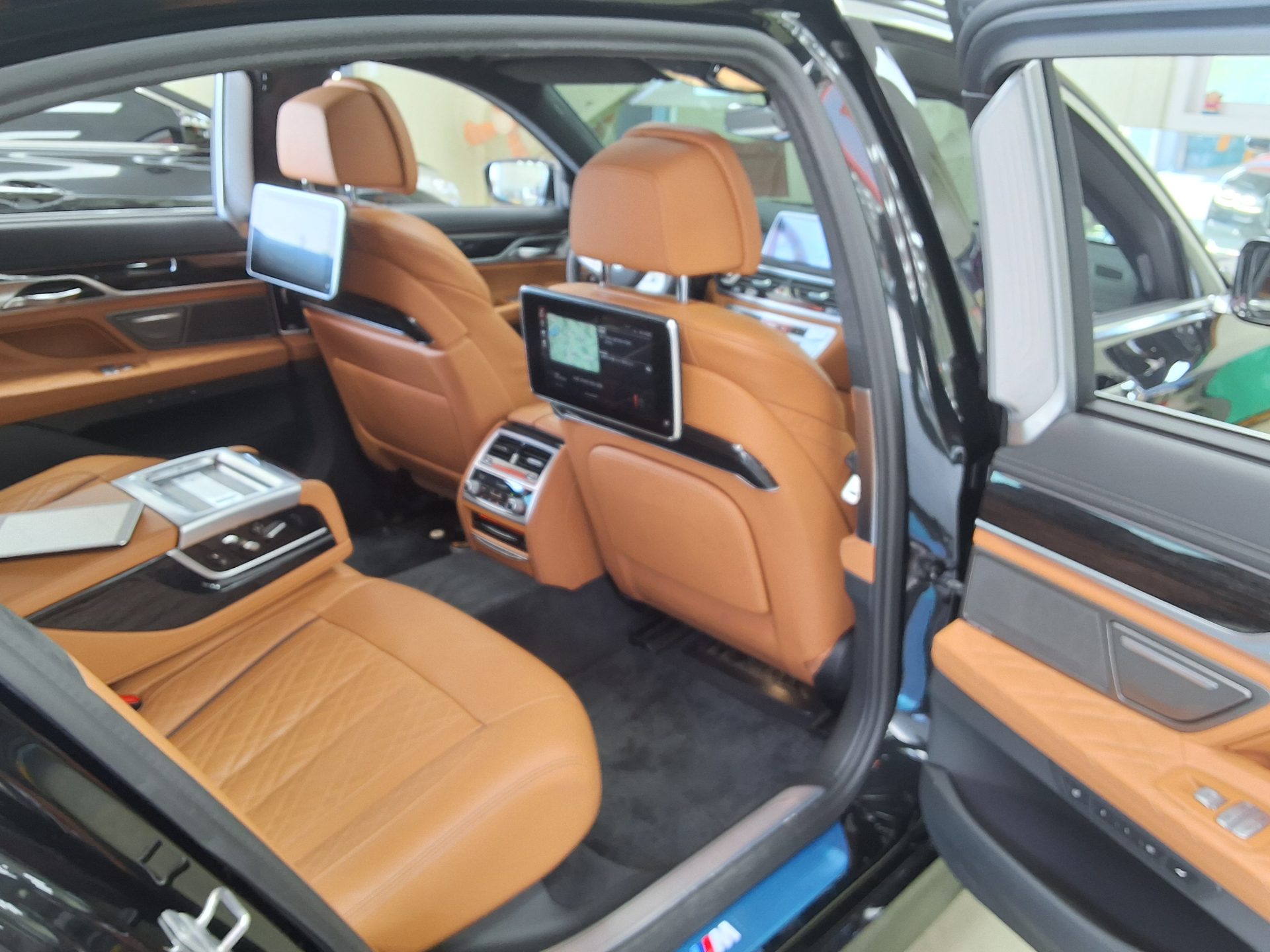 2021 - bmw m7