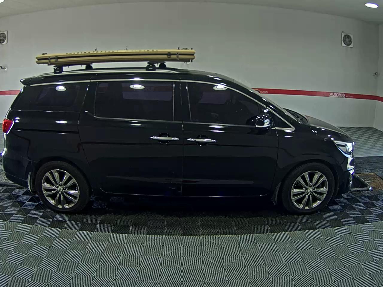 2017 - kia carnival