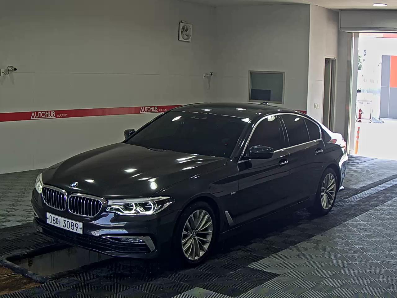 BMW 5 SERIES (7TH GEN) 520d xDrive