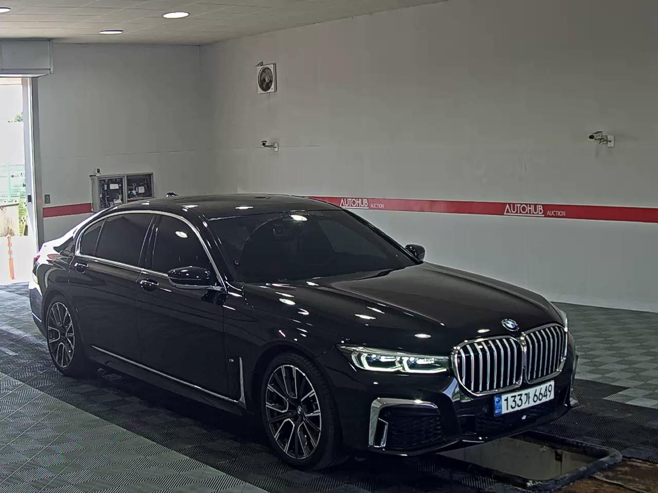 2021 - bmw m7
